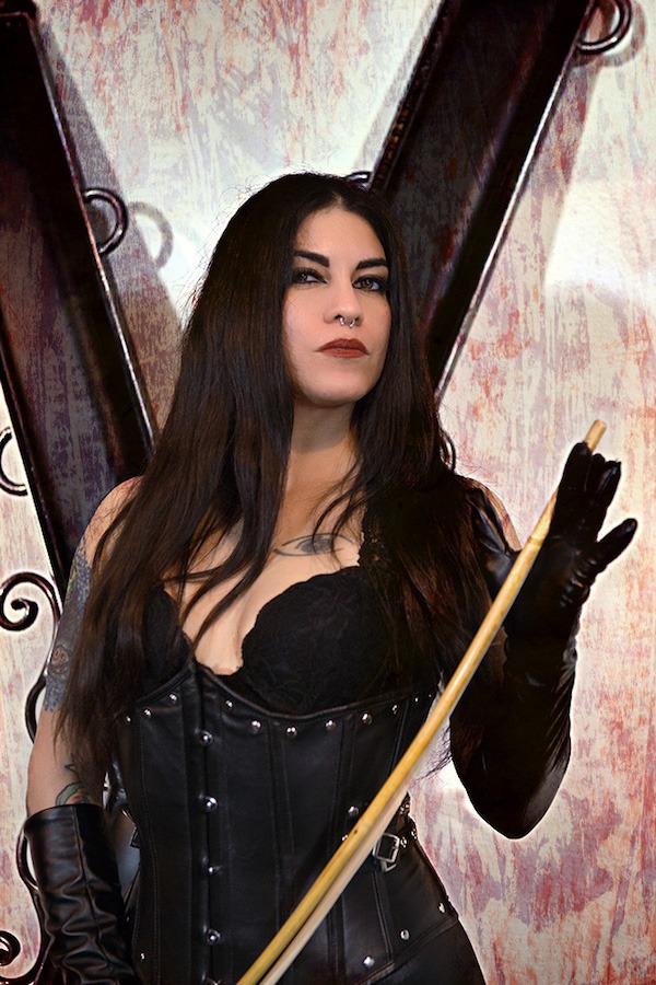 Mistress Eva Cruz