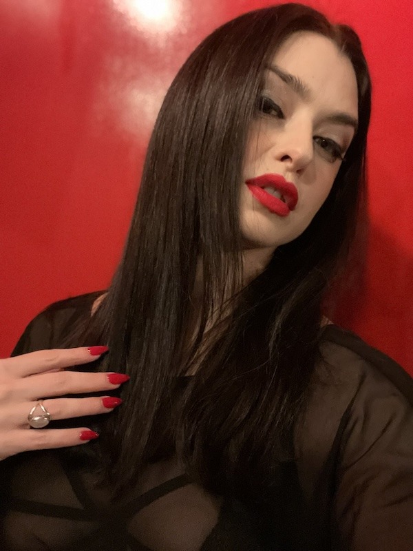 Mistress Bella Lugosi Germany BDSM Tours