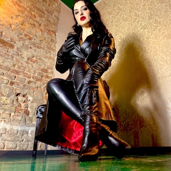 Mistress Bella Lugosi